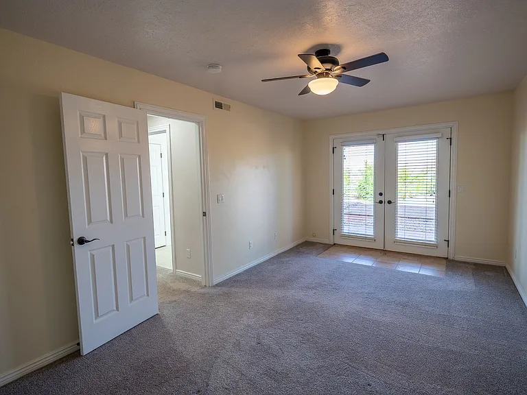 2541 W Spilsbury Ct — Photo 33