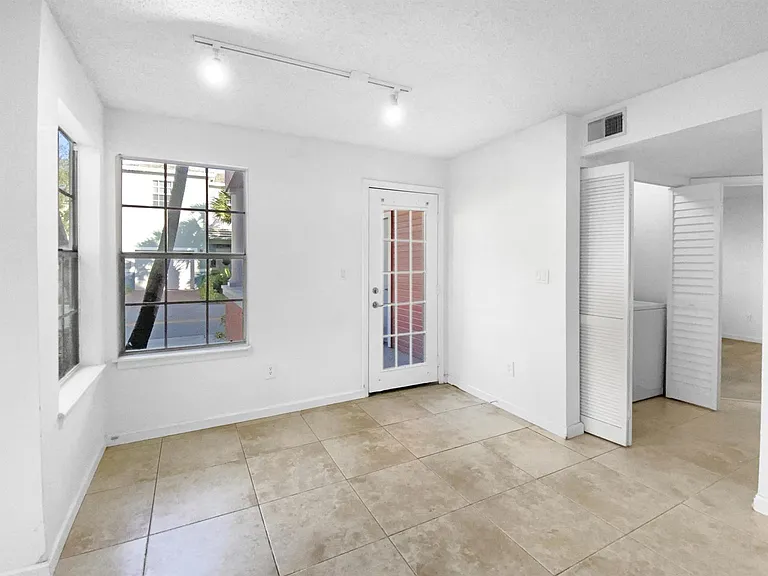 1335 Crystal Way #A — Photo 9