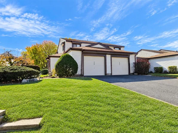 508 Gotham Court N, Saint James, NY 11780