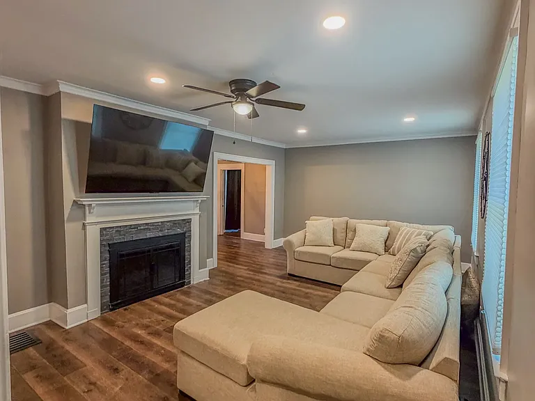 1320 W North St — Photo 14