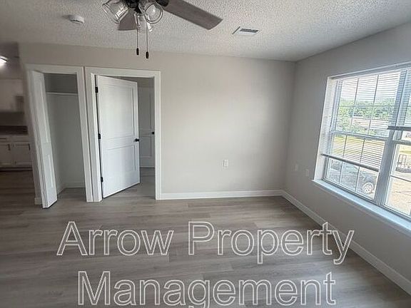 3rd image of 1015 W 14th St #8