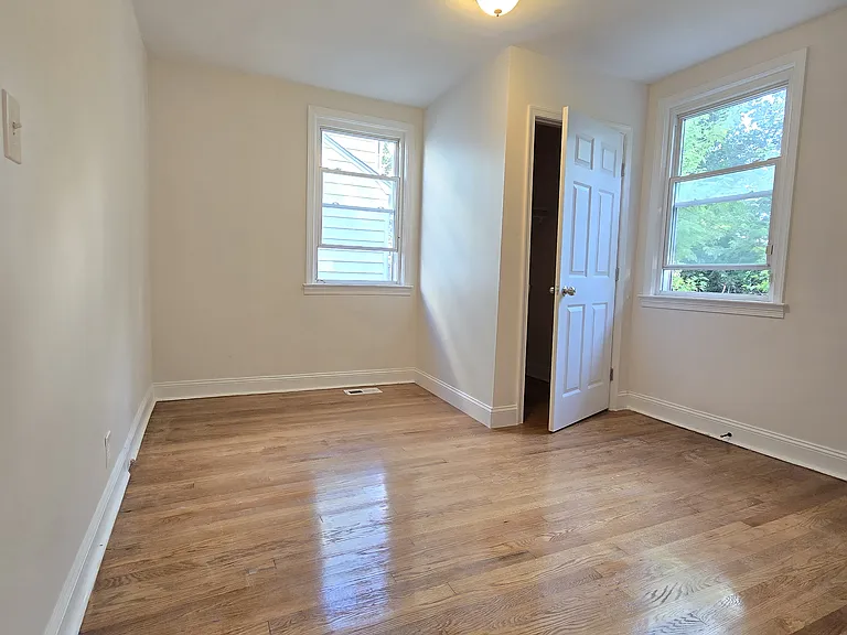 2515 Creighton Ave — Photo 9