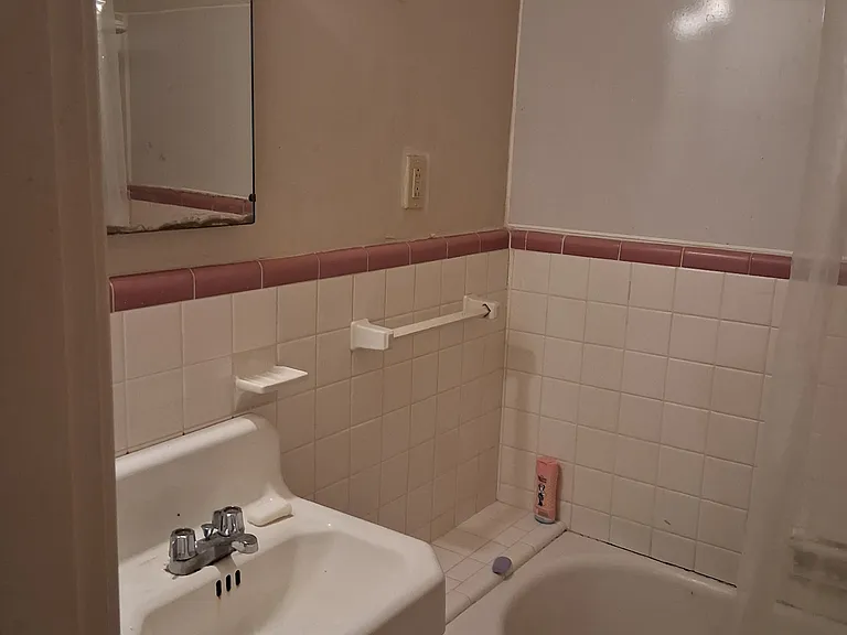 221 Roosevelt Ave — Photo 4
