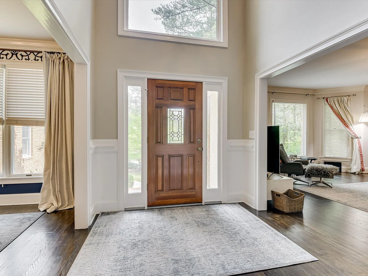5 bed, 3.5 bath, 4110 sqft, $4,200 — Photo 4