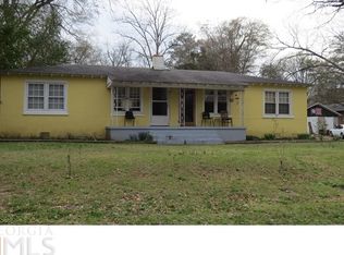 63 E Wright St, Winder, GA 30680