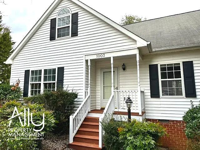 1003 Wintergreen Ln — Photo 1