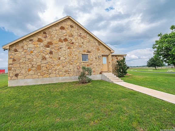 4th image of 386 COUNTY ROAD 427