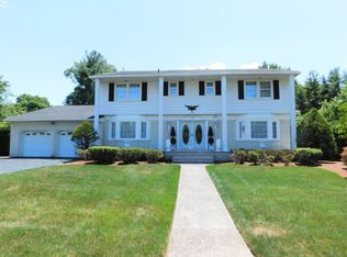 35 Lebeda Dr, Fairfield, NJ 07004