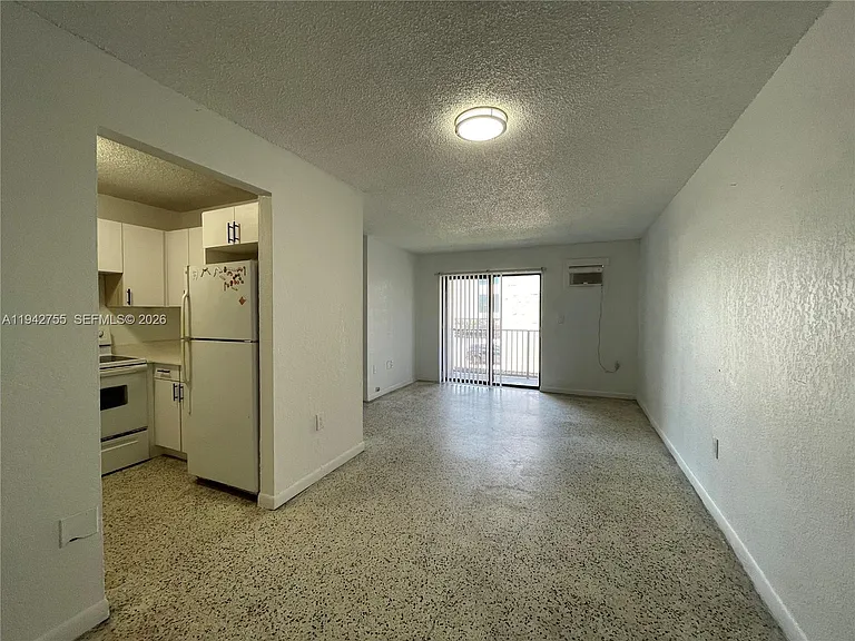 142 SW 18th Ave #19 — Photo 27
