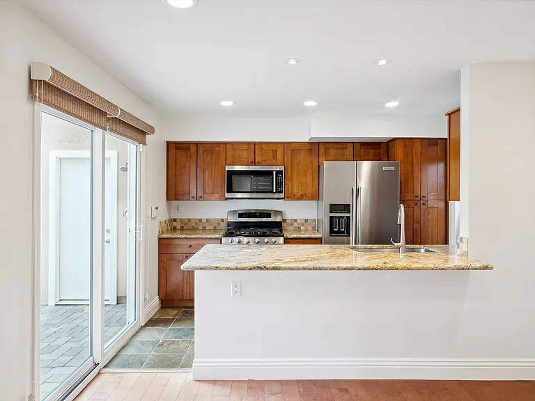 215 Walnut St — Photo 6