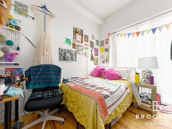 4th image of 212 Evergreen Ave #4B