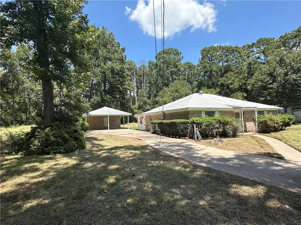 628 Hayman St, Huntsville, TX 77340