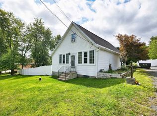 374 W Sand Lake Rd, Wynantskill, NY 12198