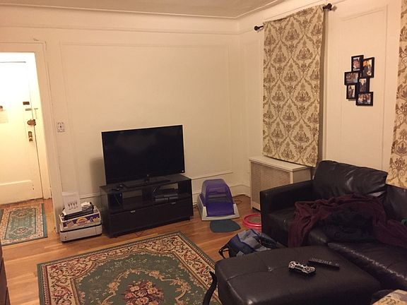 4th image of 3067 33rd St #3C