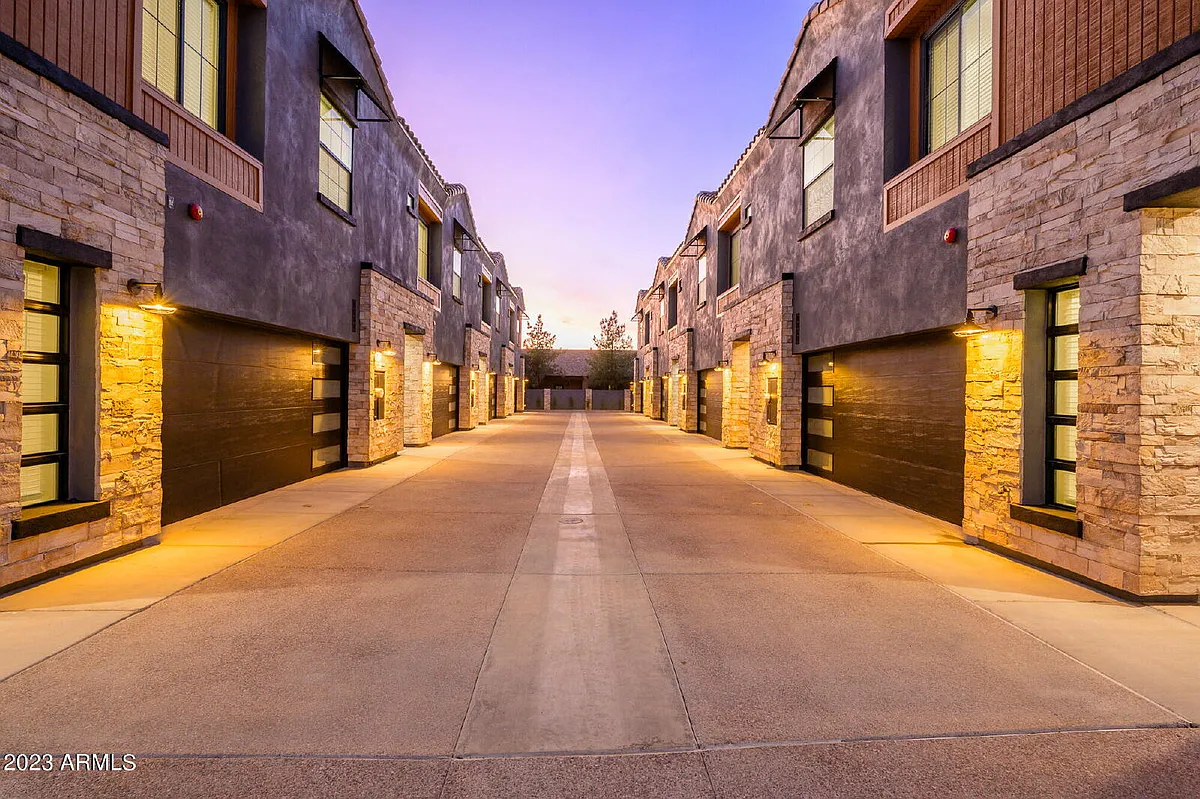 Building Photo - 1621 W Medlock Dr
