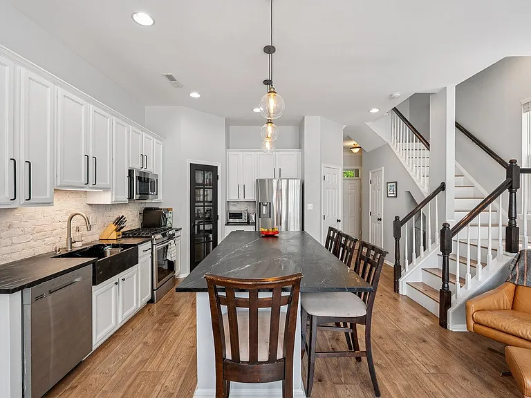 20353 Bowfonds St — Photo 13