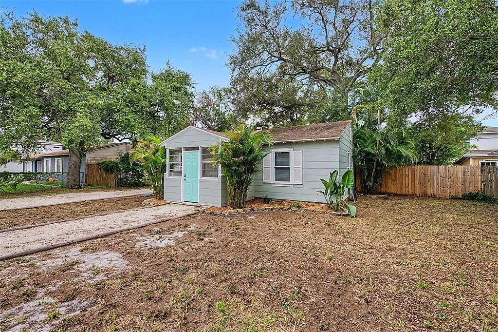 2 bed, 1.0 bath, 804 sqft, $1,850 — Photo 2