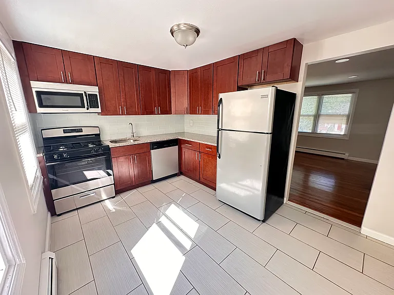 18 Byron Pl #2 — Photo 16