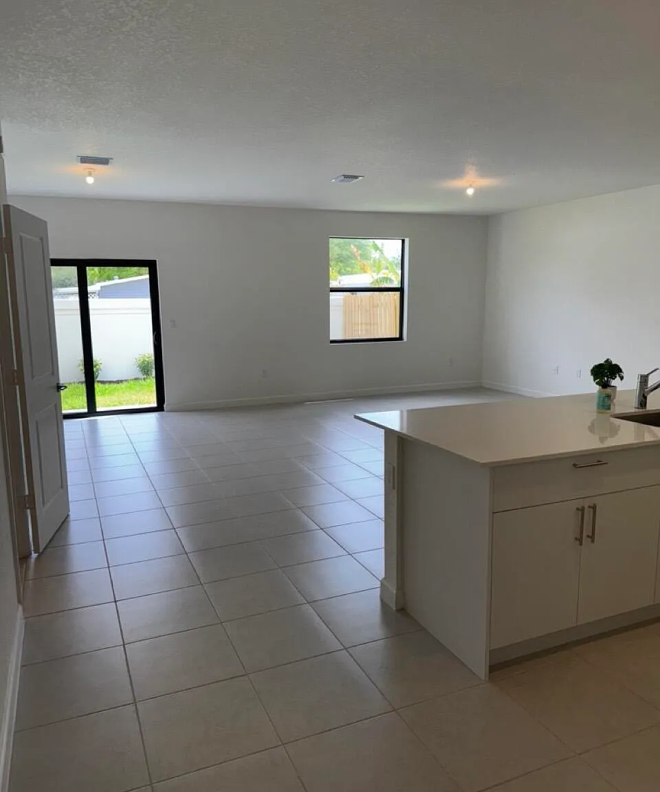 3 bed, 2.5 bath, 1641 sqft, $4,100 — Photo 1