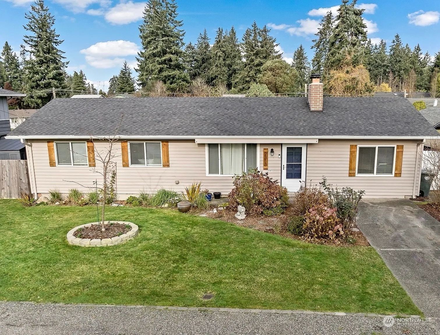2313 Maple Lane photo 1