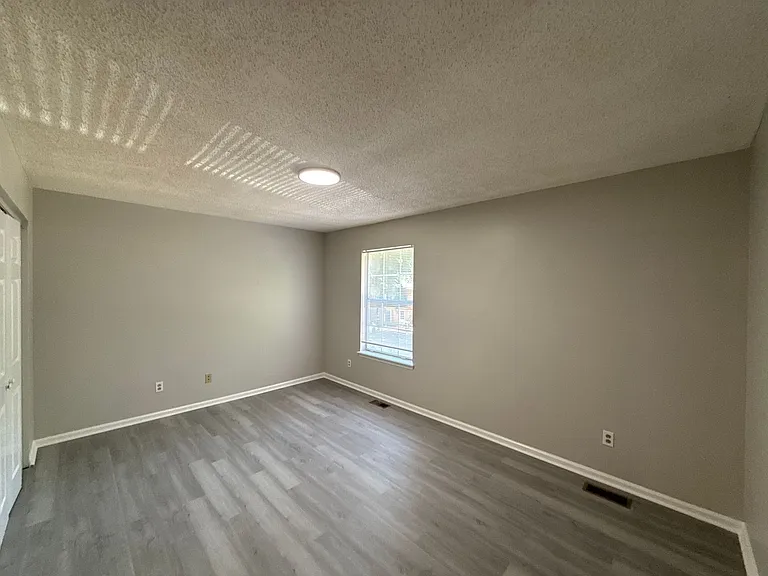 4042 Briarhill Dr — Photo 8