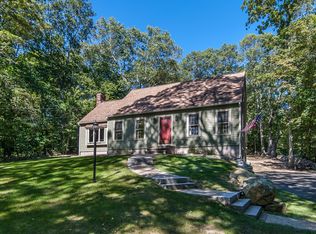 25 Country Village Ln, Clinton, CT 06413