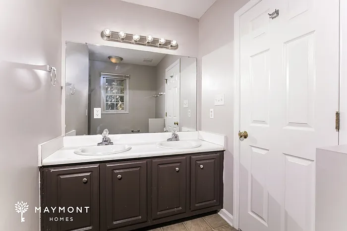1215 Liriope Ln — Photo 11