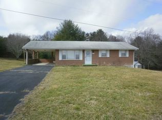 879 Indian Valley Rd, Dugspur, VA 24325