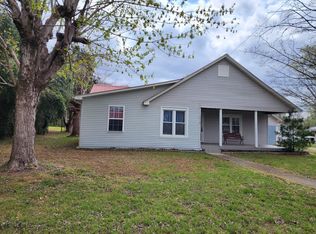 218 E Lake Ave, Celina, TN 38551
