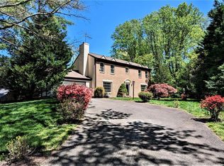 1835 Batten Hollow Rd, Vienna, VA 22182