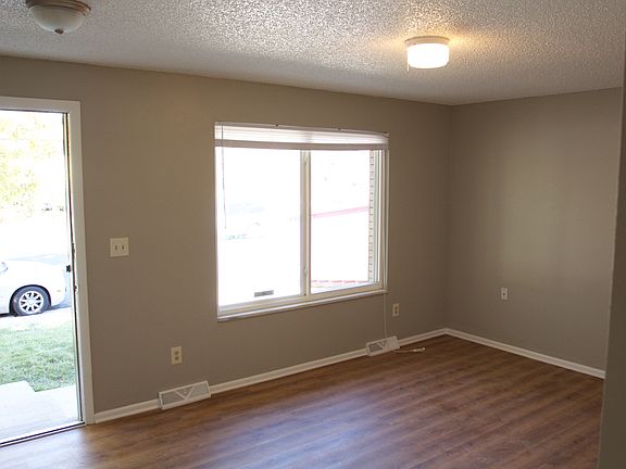 new florring throughout (no carpet)