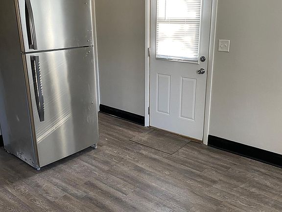 3rd image of 738 Hiways Ave