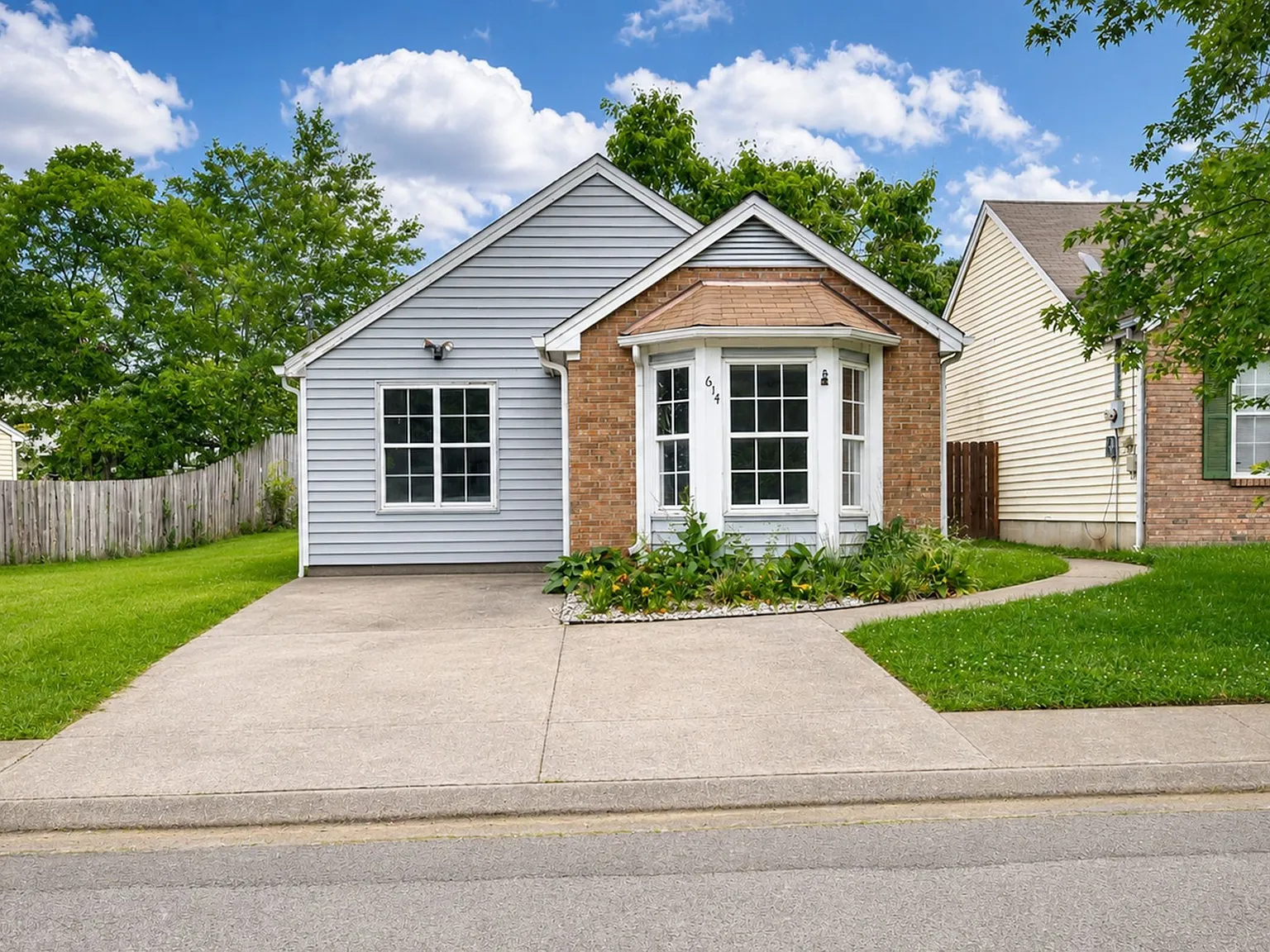 3 bed, 2.0 bath, 1244 sqft, $2,150 — Photo 2