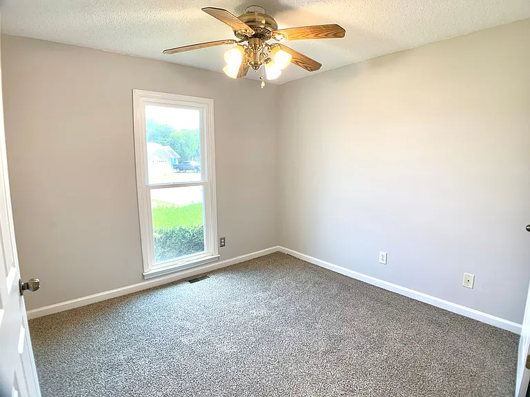 315 Harold Dr — Photo 12