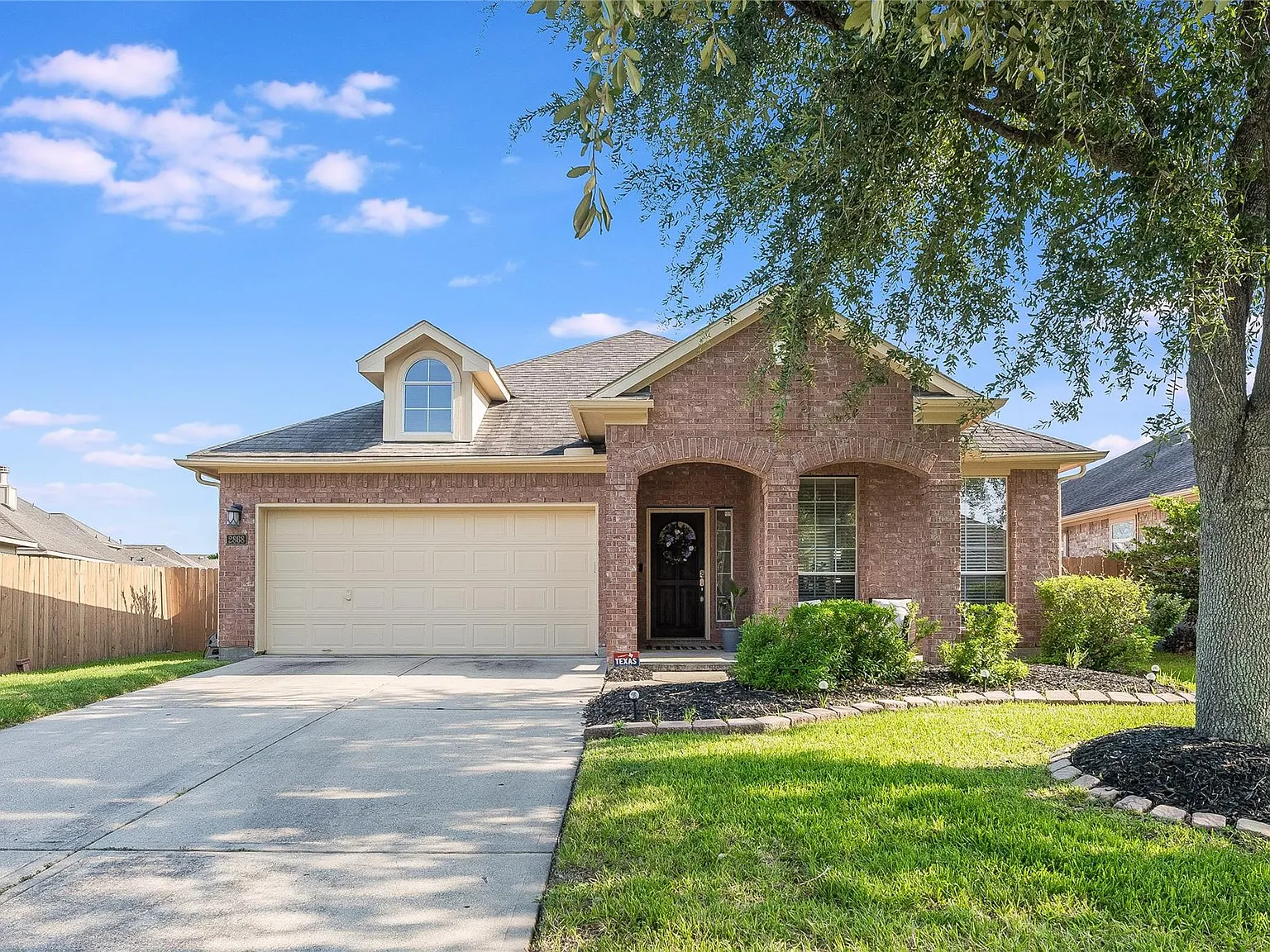 3 bed, 2.0 bath, 1882 sqft, $2,550 — Photo 1