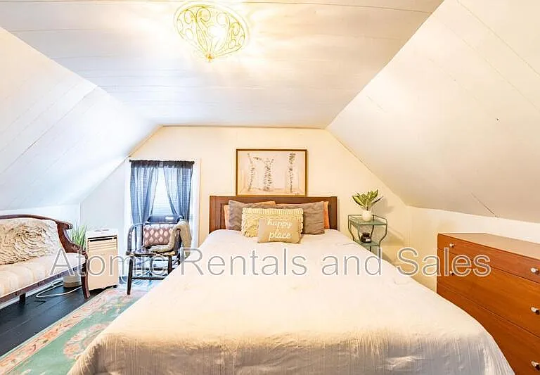 714 E Jefferson St — Photo 8
