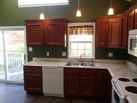 5th image of 729 E Mansion St