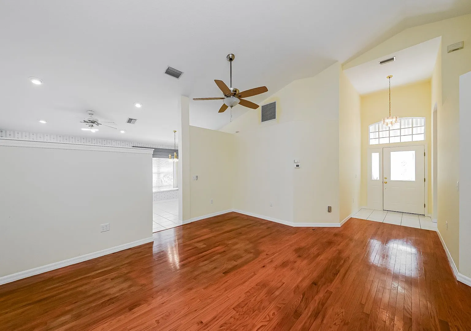 3 Bed 2 Bath House with Water Views In The Fruitville Neighborhood In North Sarasota — Photo 3
