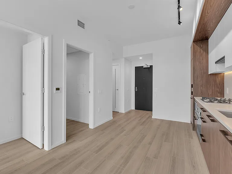 2729 Kingsway #4XX — Photo 7