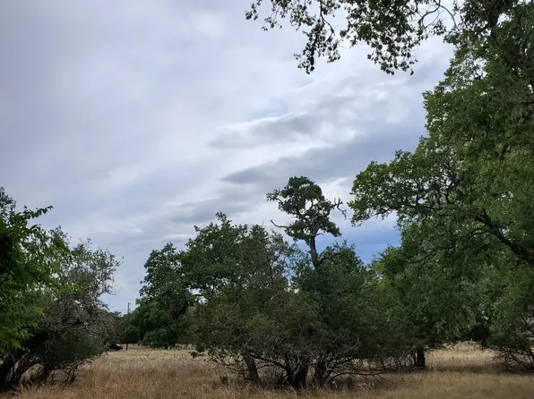 28 Deerwood Circle FLYIN, Bandera, TX 78003