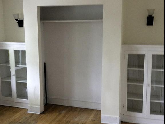3rd image of 3549 N Claremont Ave #2