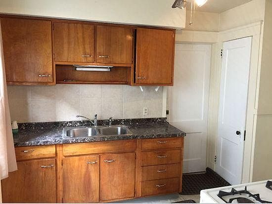 4th image of 1604 Larchmont Ave #Up