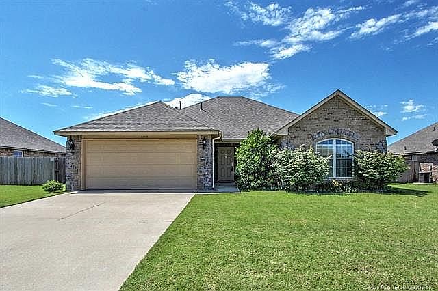 1st image of 3215 E Fairmont Pl