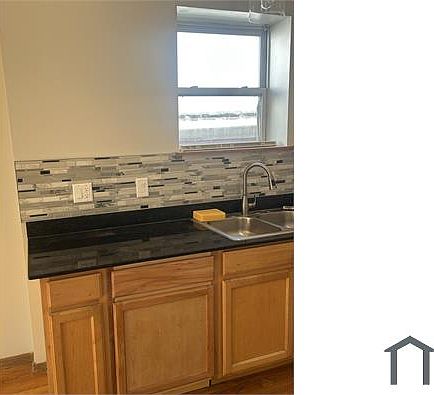2nd image of 3052 W Flournoy St #2