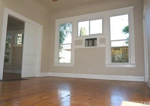 5th image of 756 N Arrowhead Ave