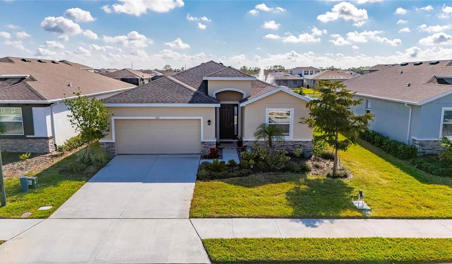 4 bed, 2700 sqft, $4,200 — Photo 1