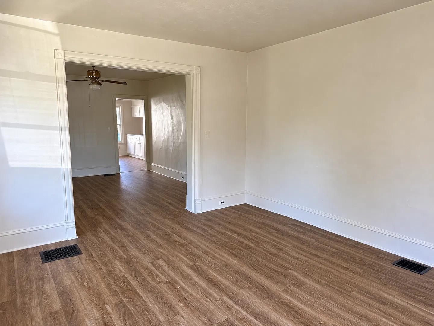 1688-1688 1/2 Taylor Place — Photo 3