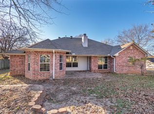 204 Sandy Dr, Lindale, TX 75771