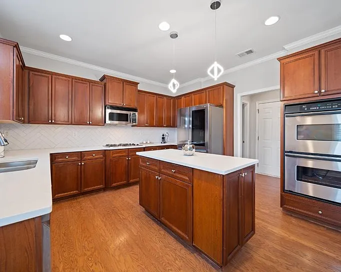 2582 Essex Ln SW — Photo 4