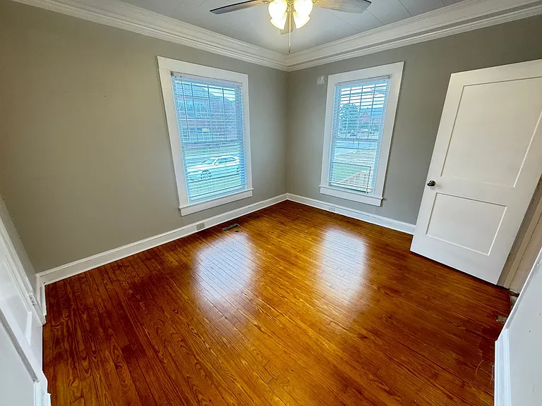 215 W Rice St — Photo 10